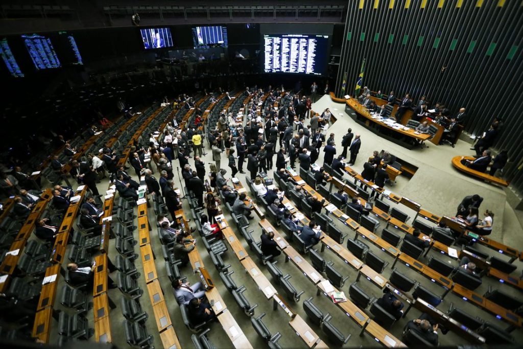 Câmara aprova auxílio emergencial a estados e municípios