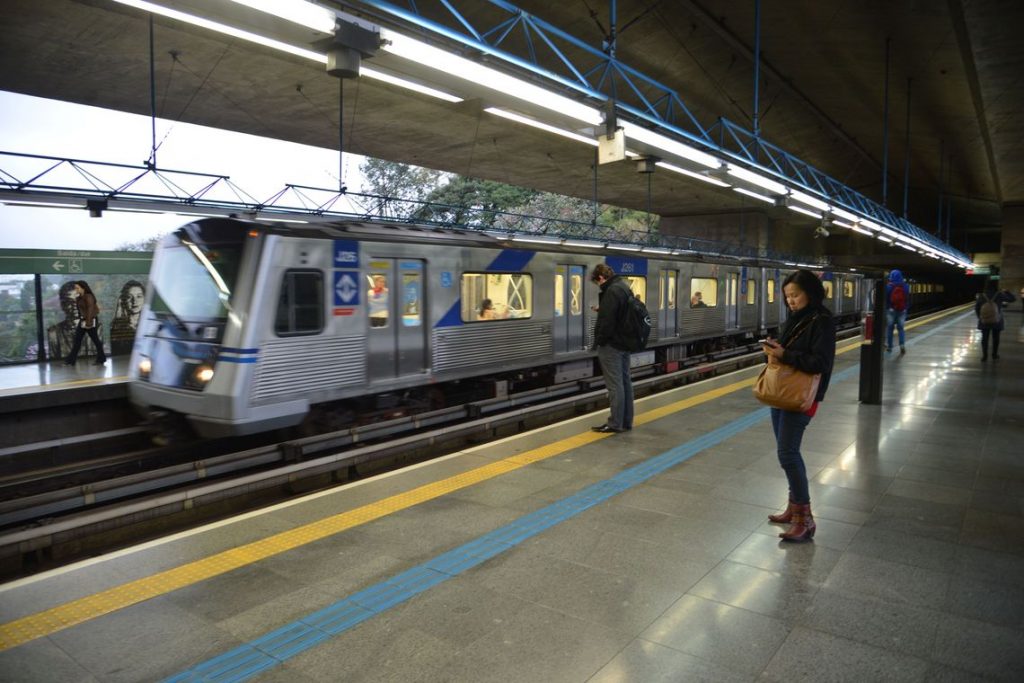 Perda total ou em parte da renda mensal já atingiu 40% dos brasileiros