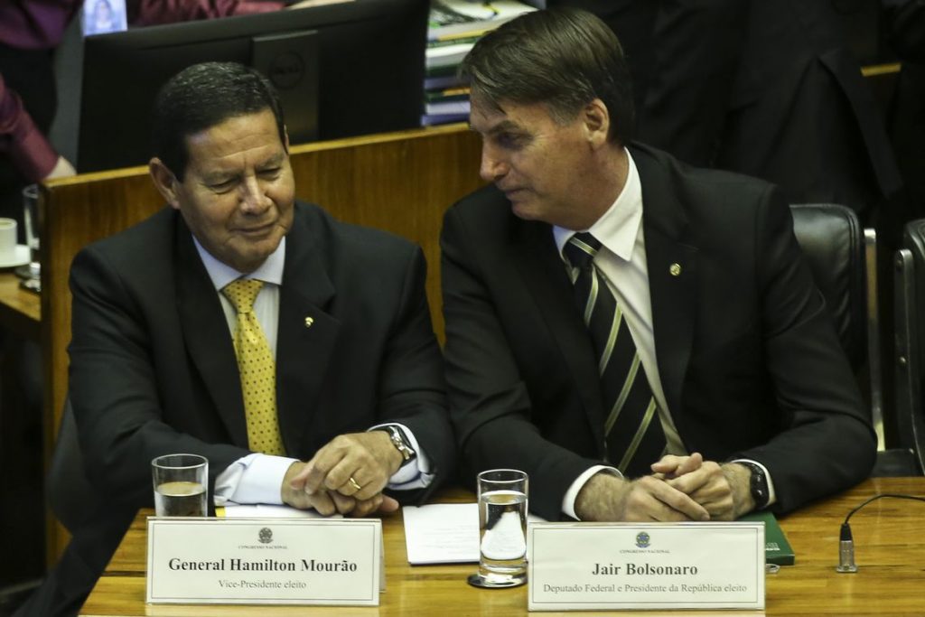 TSE rejeita ação para cassar chapa de Bolsonaro e Mourão