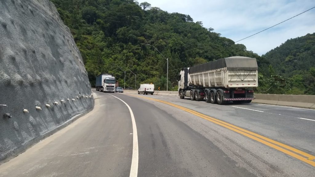 Trecho de serra da Tamoios é reaberto