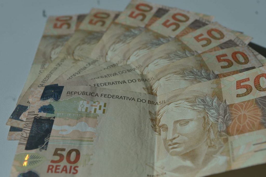 Mercado financeiro reduz estimativa de inflação para 3,25% este ano