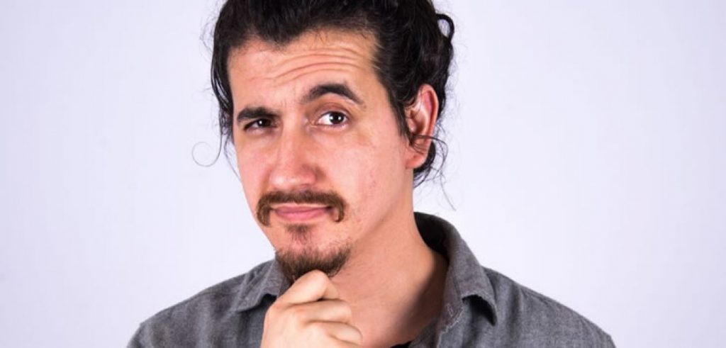 Comediante Afonso Padilha apresenta stand up em São José