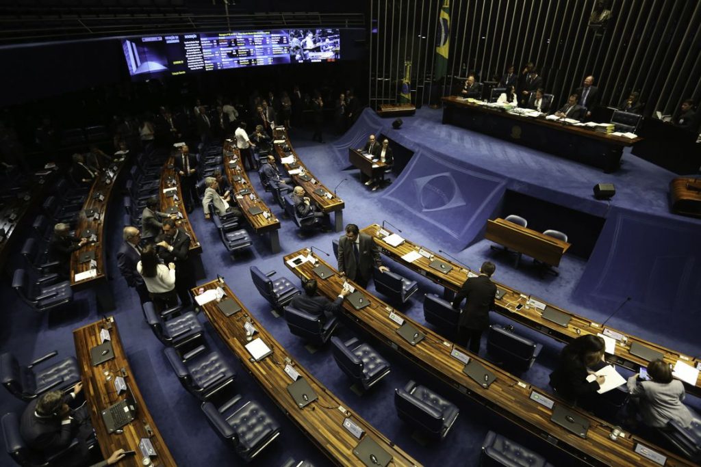 Senadores querem saber impacto de serviço militar voluntário feminino