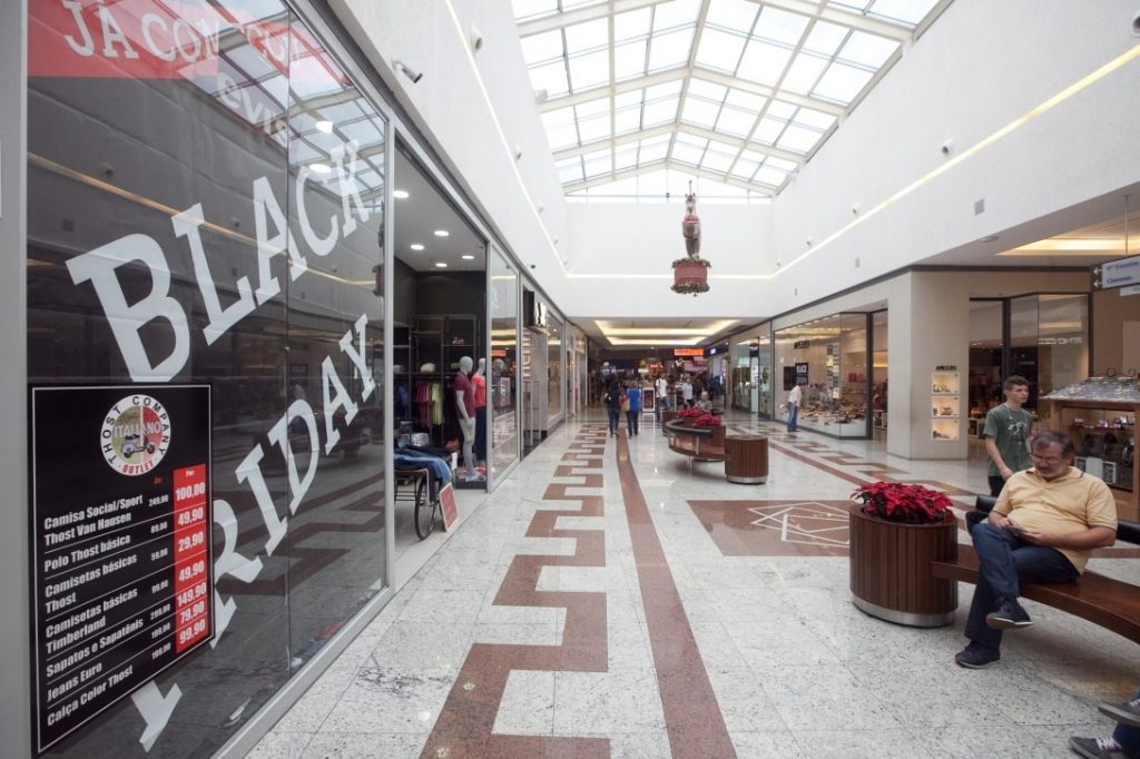 Relojoaria em shopping de São José é assaltada