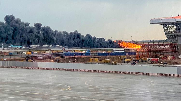 Incêndio em avião russo deixa pelo menos 41 pessoas mortas
