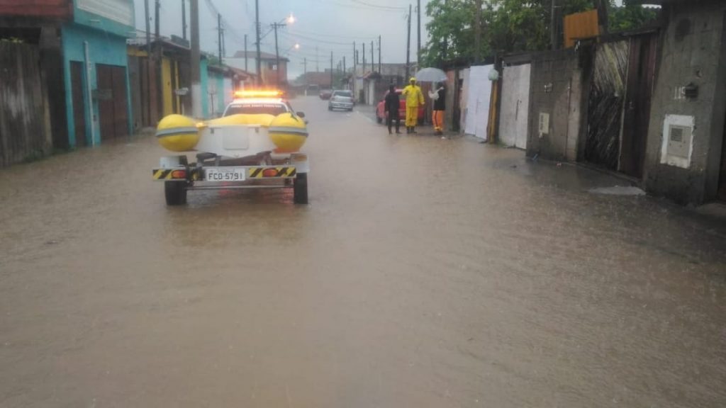 Acumulado de chuvas deixa São Sebastião em estado de alerta
