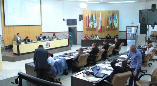 Câmara de Jacareí aprova Reforma Administrativa de Izaias
