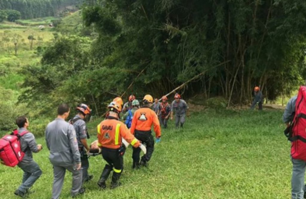 Homem cai de ribanceira de quase 30 metros ao fazer trilha em Paraibuna