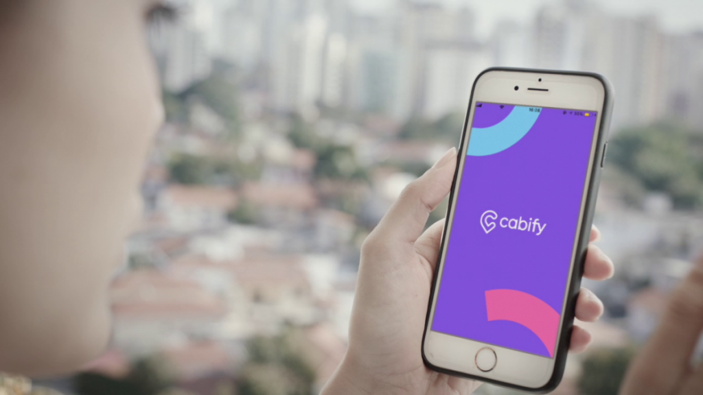 Uber e 99 ganham concorrência da Cabify em São José