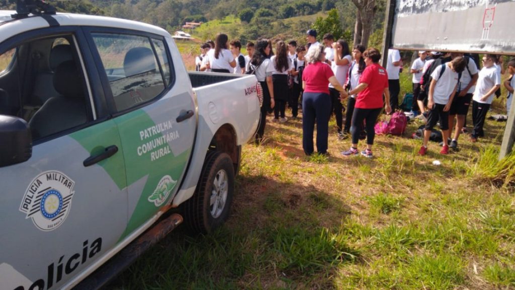 Quatro pessoas ficam feridas após micro-ônibus cair em Redenção da Serra