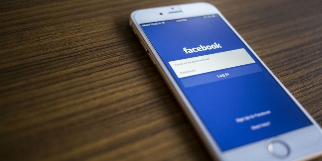 Fake news geram mais engajamento no Facebook que mídia tradicional