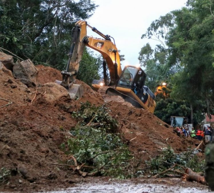 Rio-Santos tem trecho interditado devido a queda de barreiras em São Sebastião