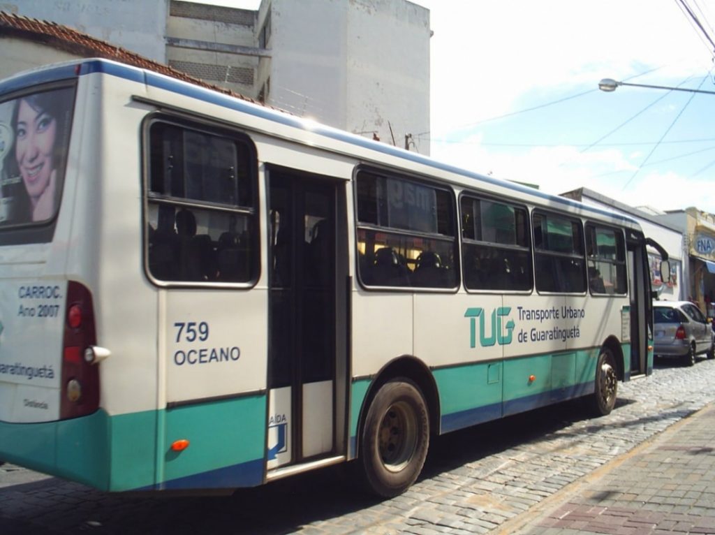 Criminosos furtam painéis de 12 ônibus do transporte coletivo em Guaratinguetá