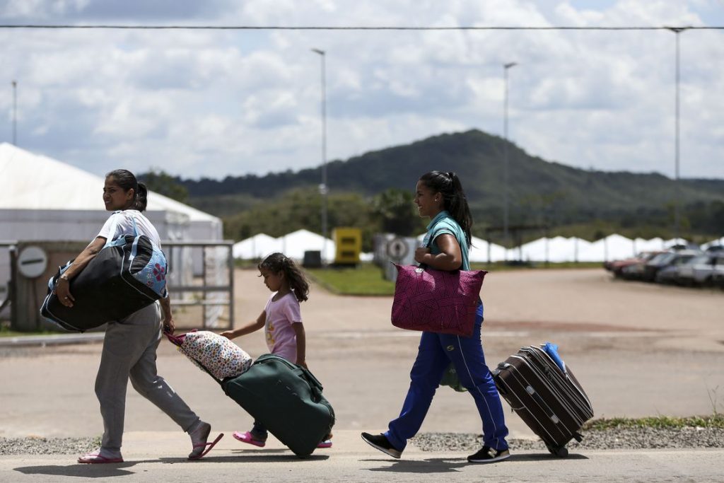 893 venezuelanos entraram no Brasil após reabertura da fronteira