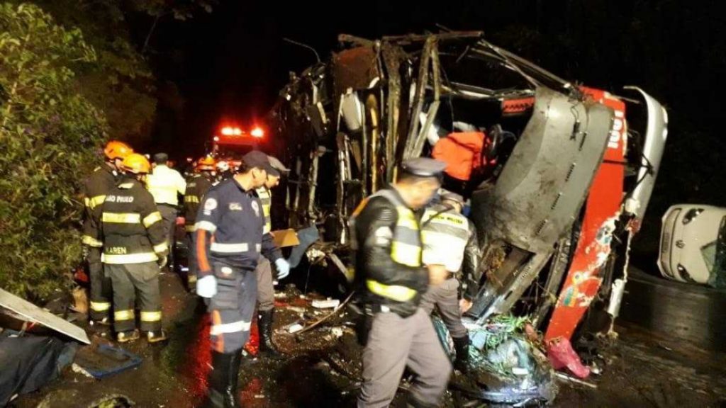 Ônibus que capotou na Floriano não tinha condições de trafegar