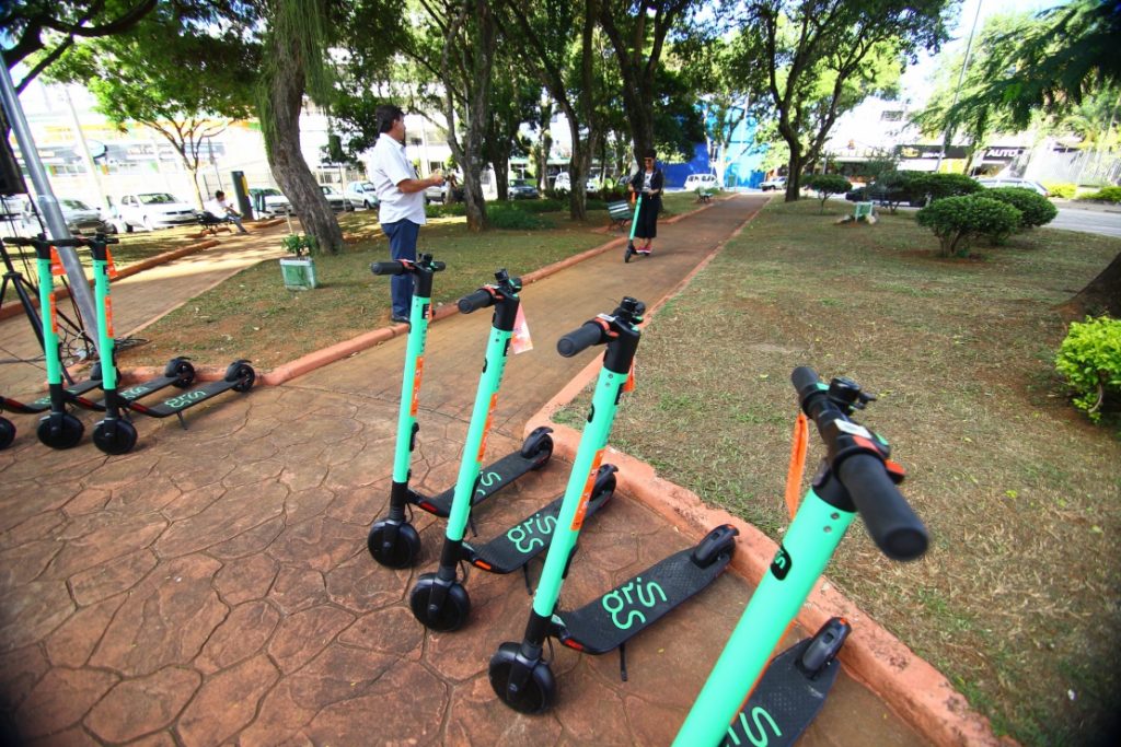 Câmara de São José discute regras para uso de patinetes elétricos