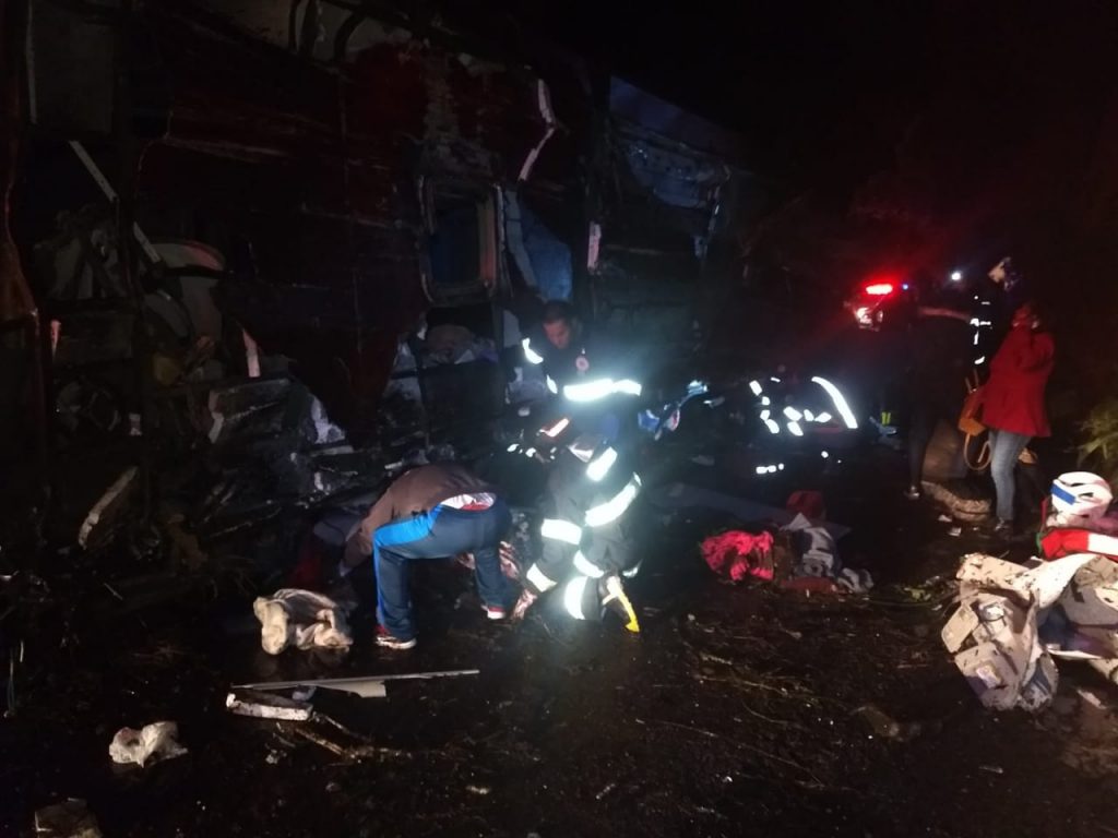 Acidente de ônibus deixa 10 mortos e 50 feridos na Floriano Rodrigues Pinheiro