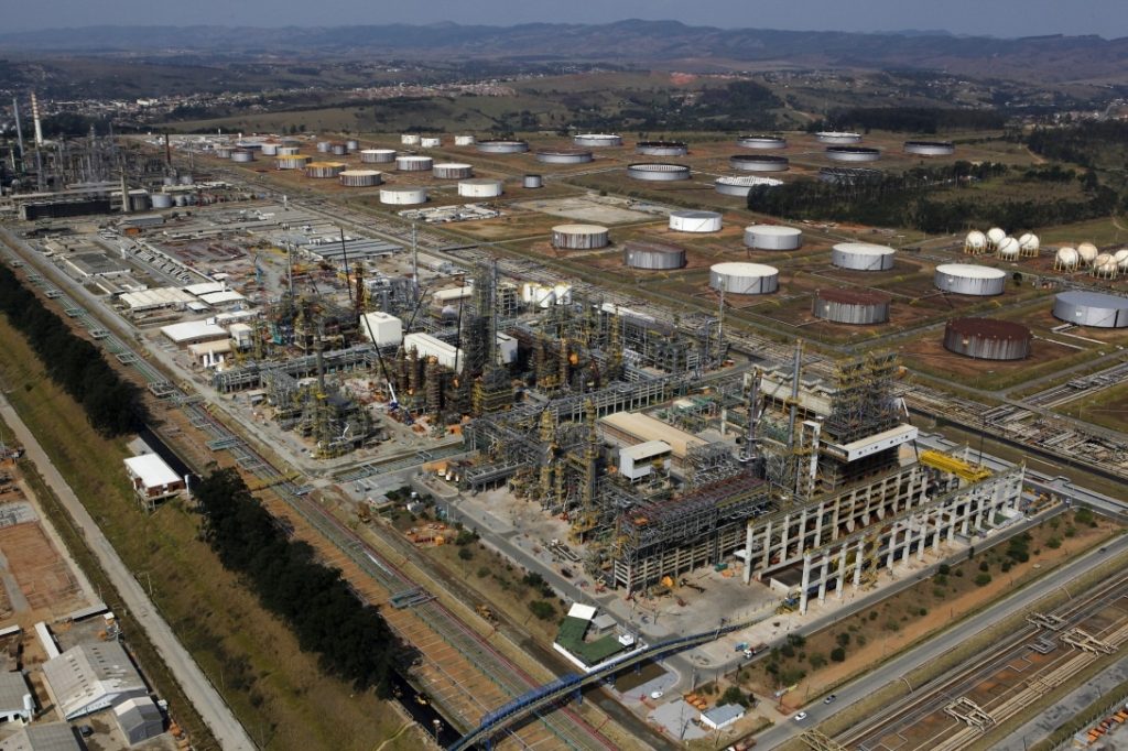 Petroleiros da Revap rejeitam proposta de ACT e aprovam greve