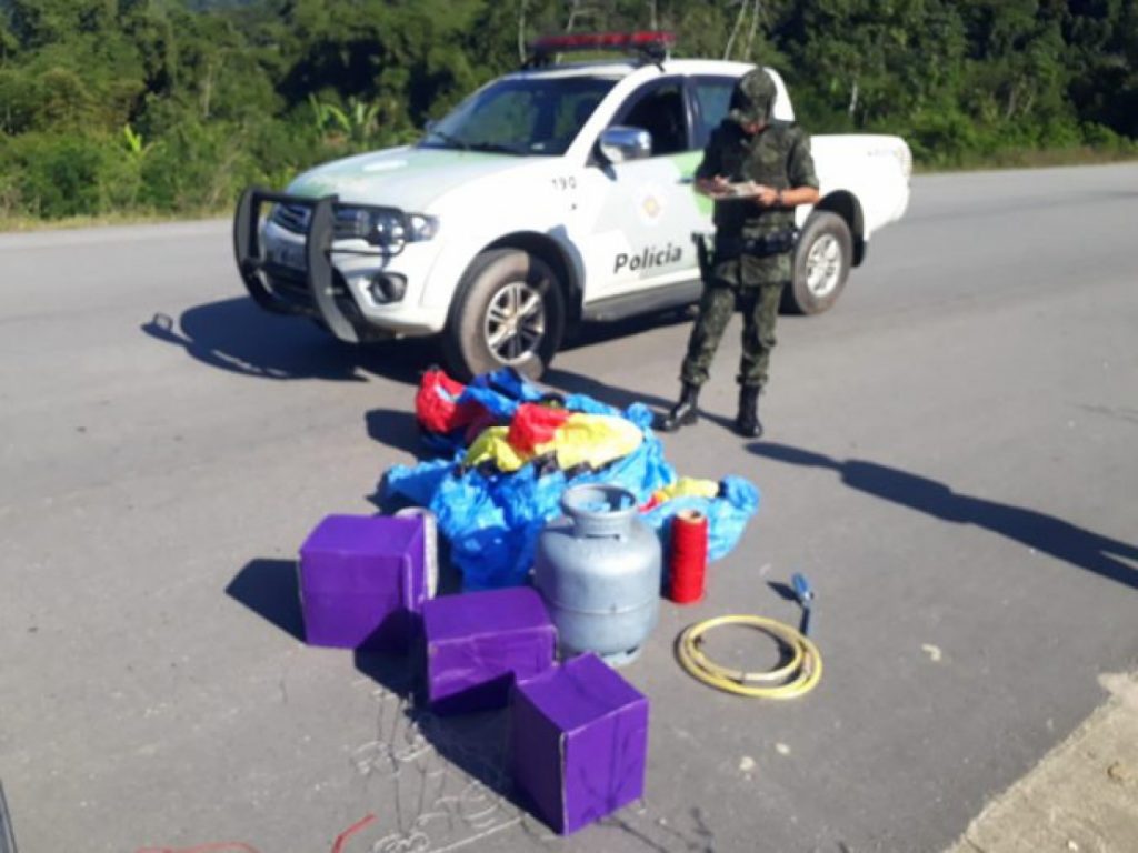 Casal é multado em R$ 20 mil após tentar soltar balão em Caraguá