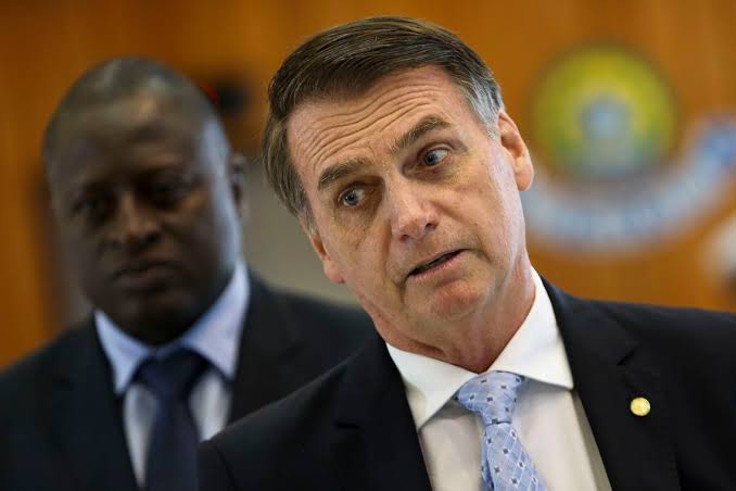 Bolsonaro assina lei que cria primeira universidade de seu governo