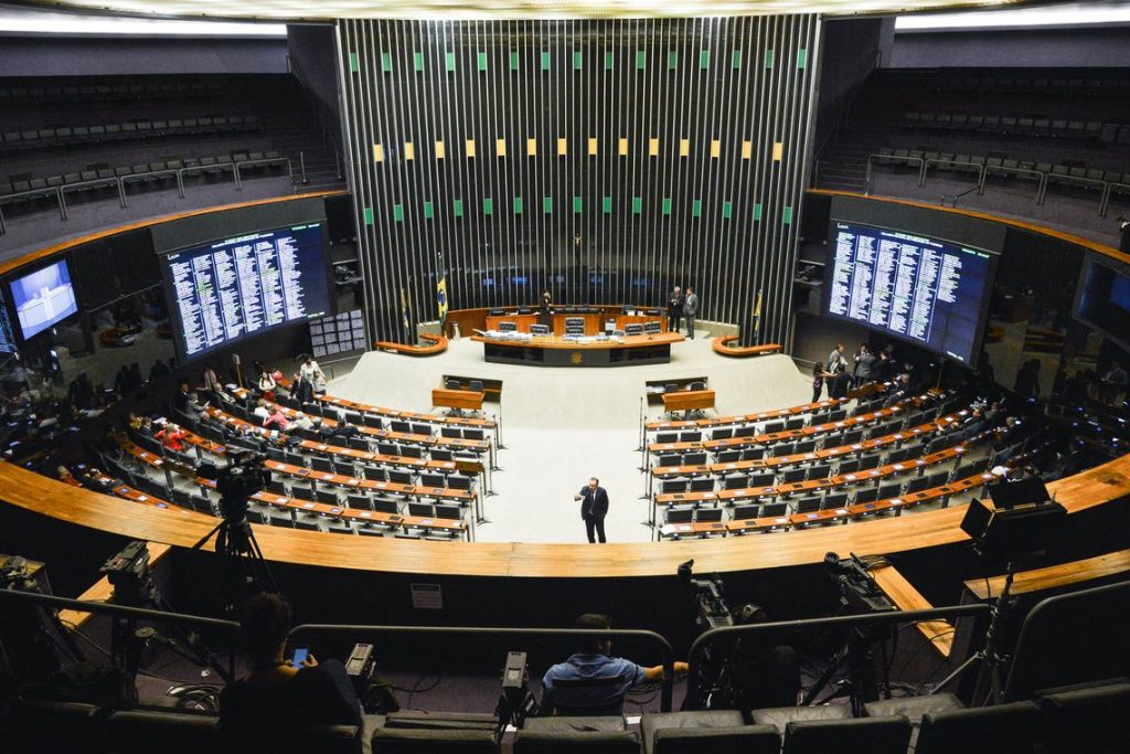 Câmara aprova MP que altera regras de saque do FGTS