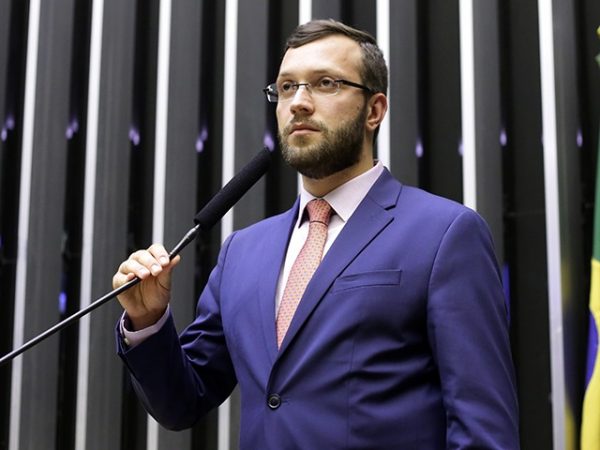 Filipe Barros (PSL) quer a suspensão da CPI das Fake News