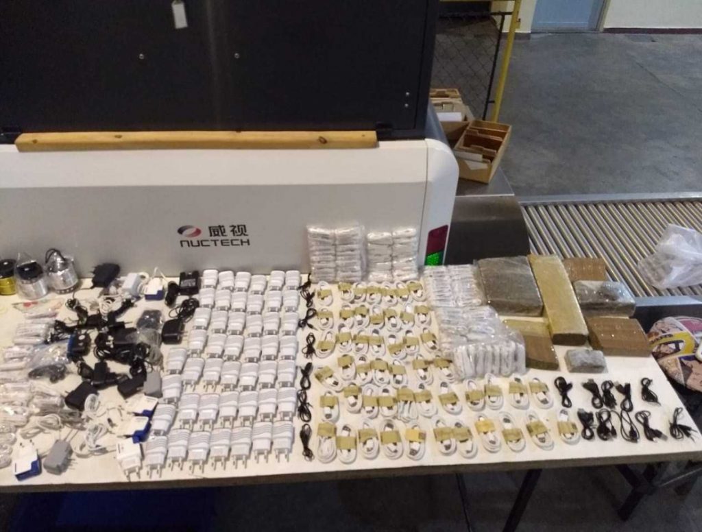 Dupla tenta jogar 3,3 quilos de maconha para detentos em presídio de Tremembé