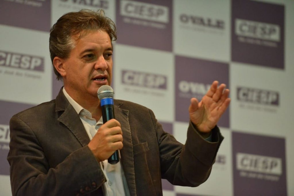 TCE multa Carlinhos por licitação com irregularidade em 2014