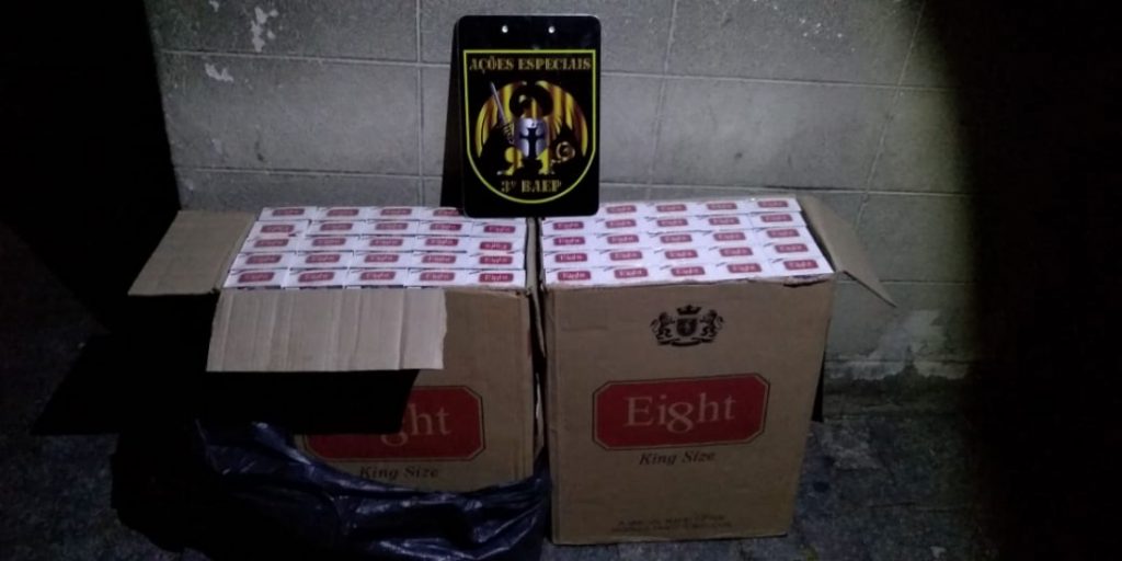 Polícia apreende cigarros contrabandeados com foragido da Justiça