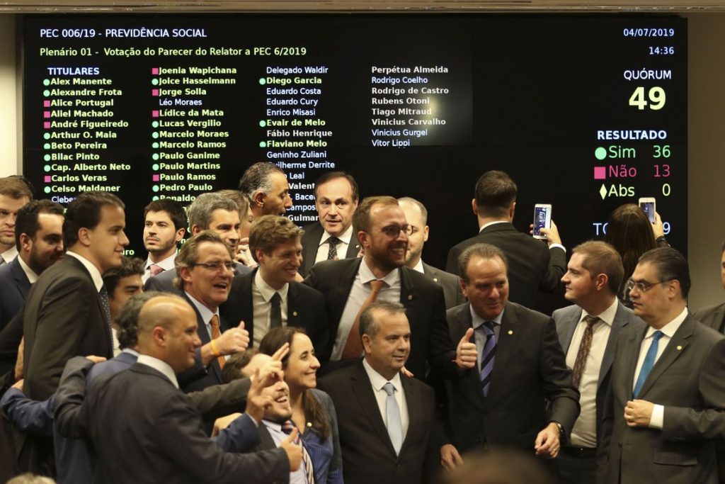 Comissão conclui votação da reforma da Previdência