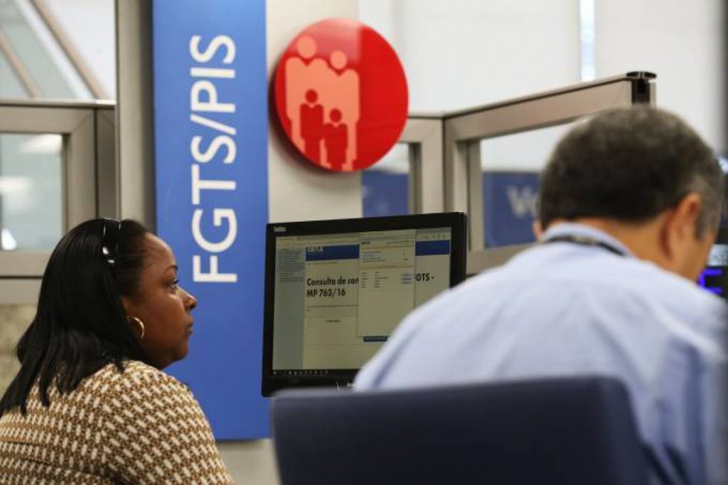 Governo vai liberar até 35% do saldo das contas ativas do FGTS, diz Guedes