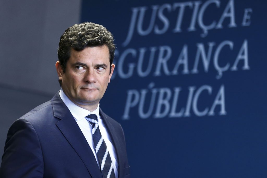 Em meio a polêmica de mensagens, Moro se licencia do cargo para período de férias