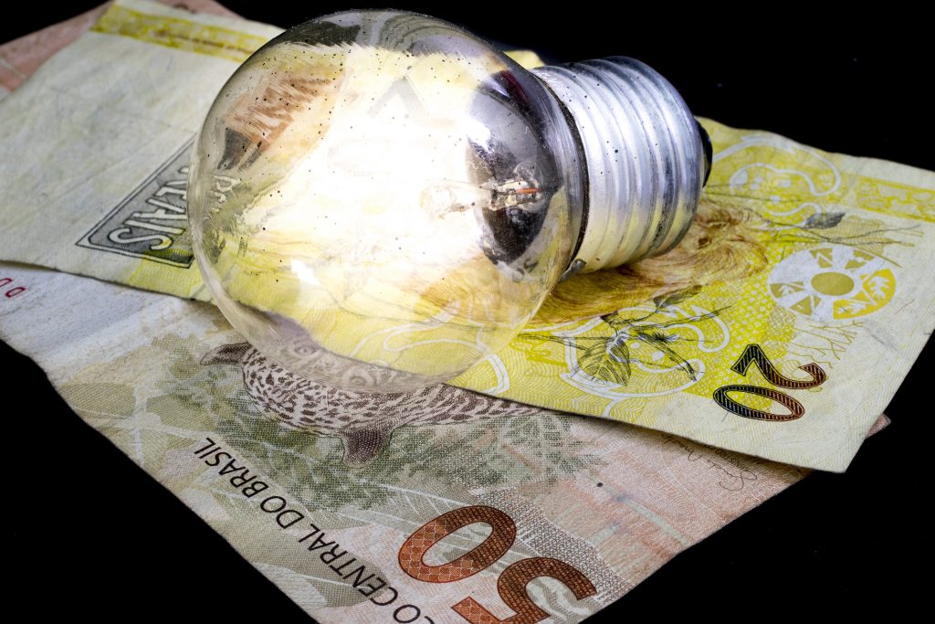 Conta de luz fica mais cara a partir desta segunda-feira