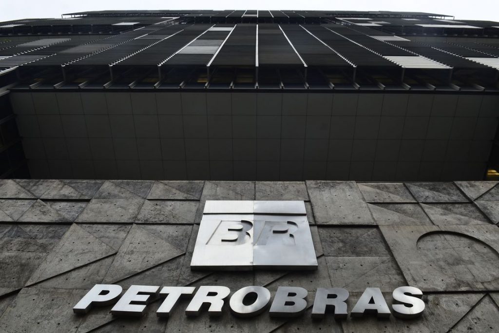 Petrobras teme sofrer sanções caso abasteça navios iranianos