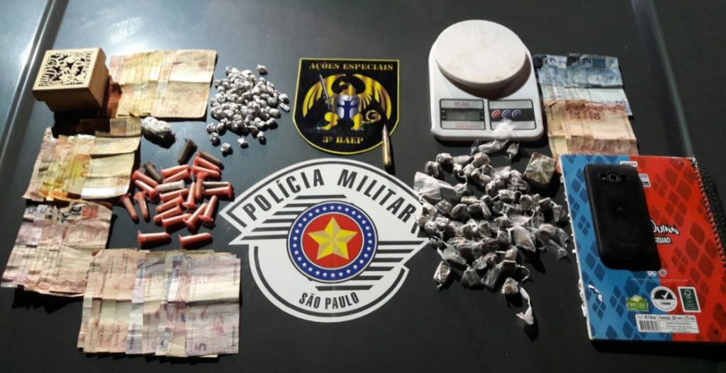 Mulher e adolescente são detidas por tráfico de drogas na região leste de São José