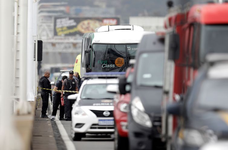 Polícia do Rio de Janeiro investiga se sequestrador de ônibus teve ajuda