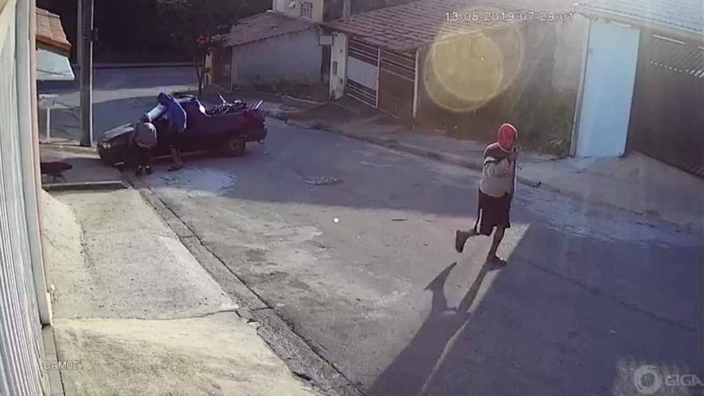 Quatro homens furtam uma casa no Altos do Vila Paiva em São José