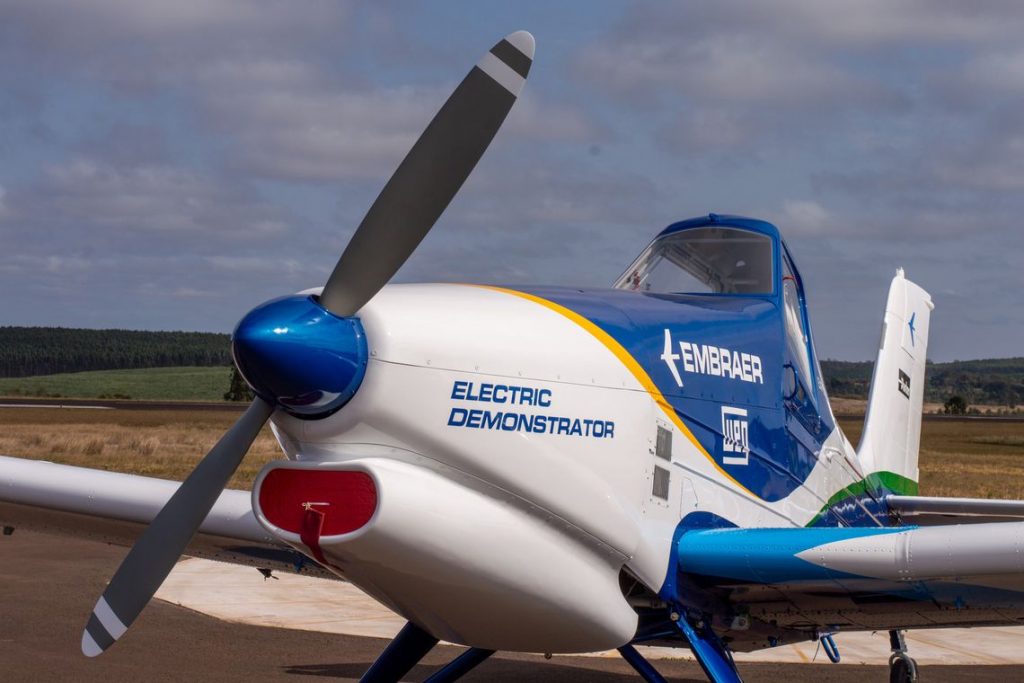 Embraer divulga fotos de protótipo de avião com propulsão elétrica