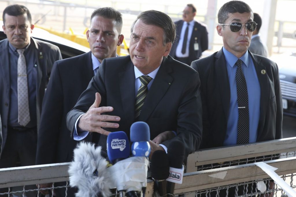 Bolsonaro diz que queimadas na Amazônia podem ser ação criminosa