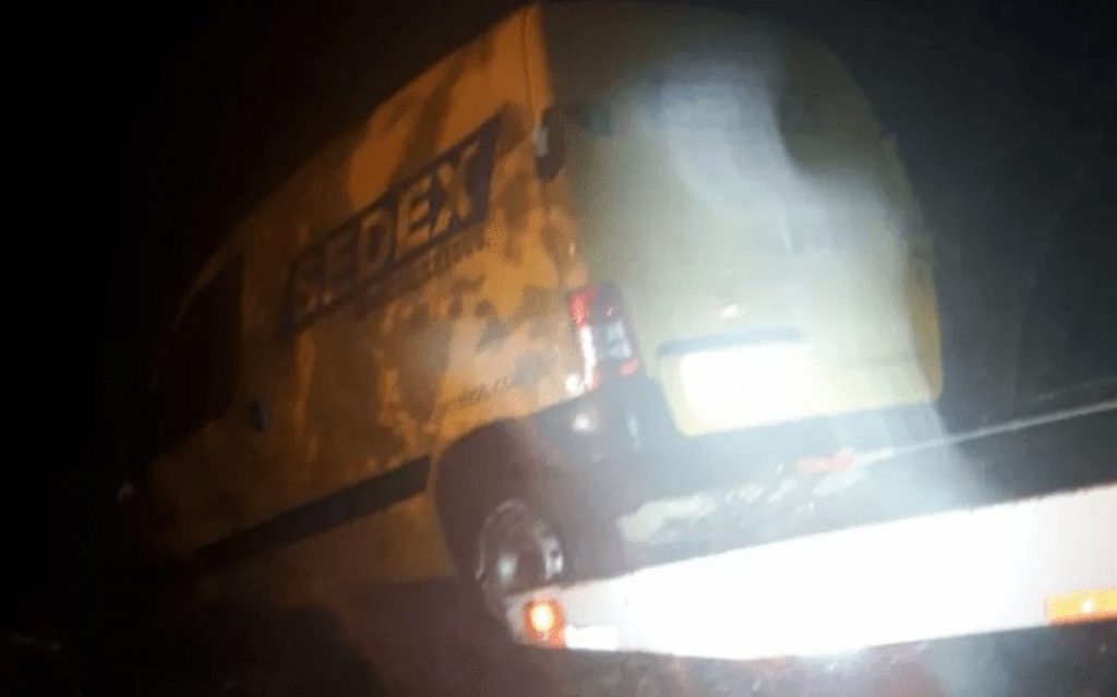 Carro dos Correios é assaltado em Ubatuba