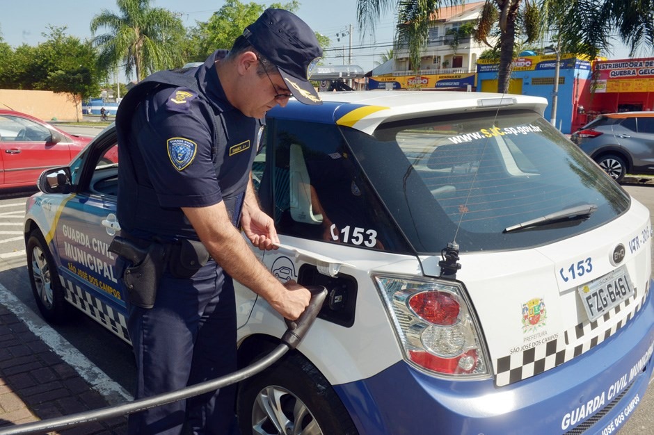 São José economizou mais de R$ 800 mil com carros elétricos, segundo a Prefeitura