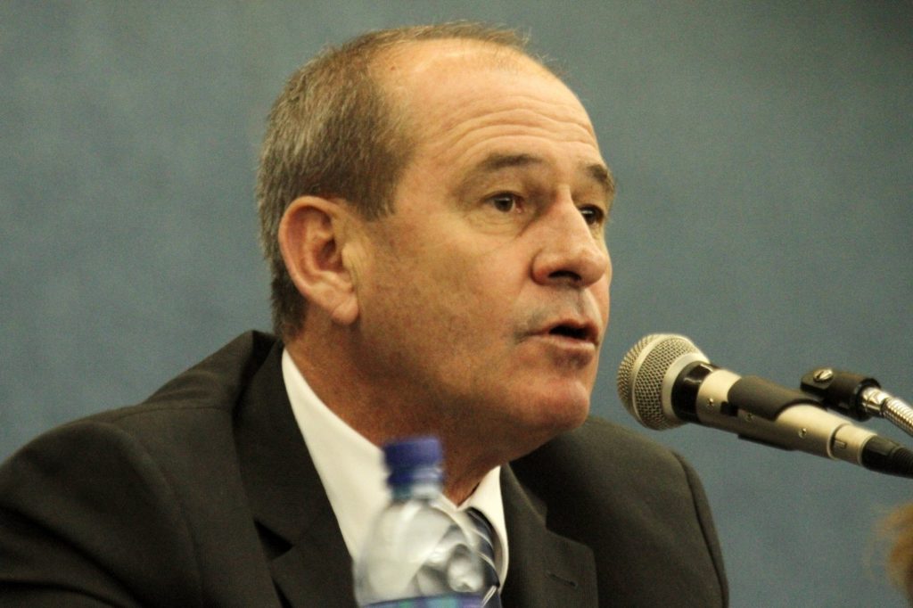 Situação na Amazônia não está fora de controle, diz ministro da Defesa
