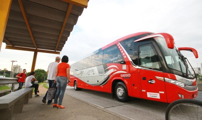 Motoristas fazem protestos e atrasam saída de ônibus intermunicipais