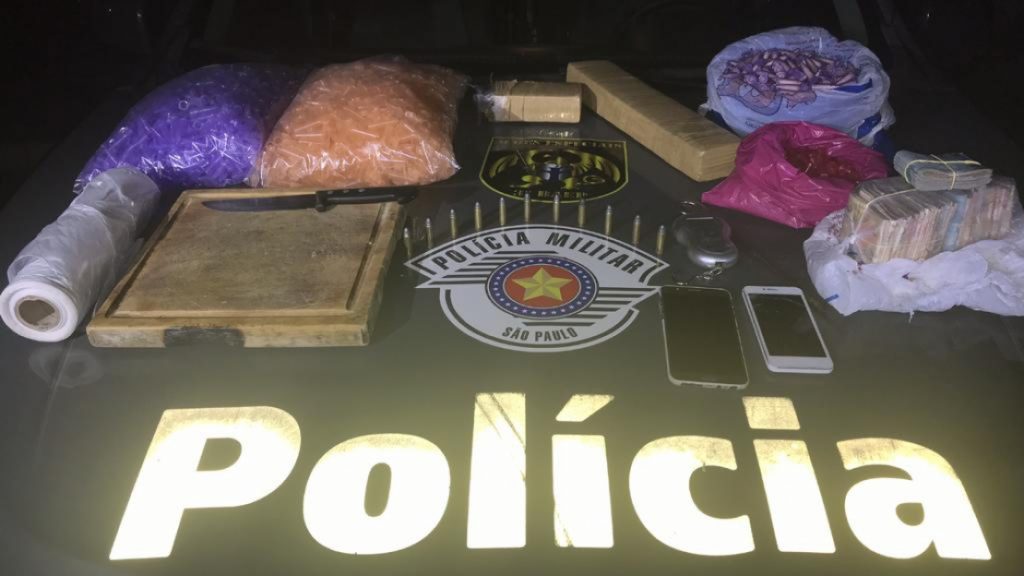 Casal é preso com drogas e R$ 30 mil em São José
