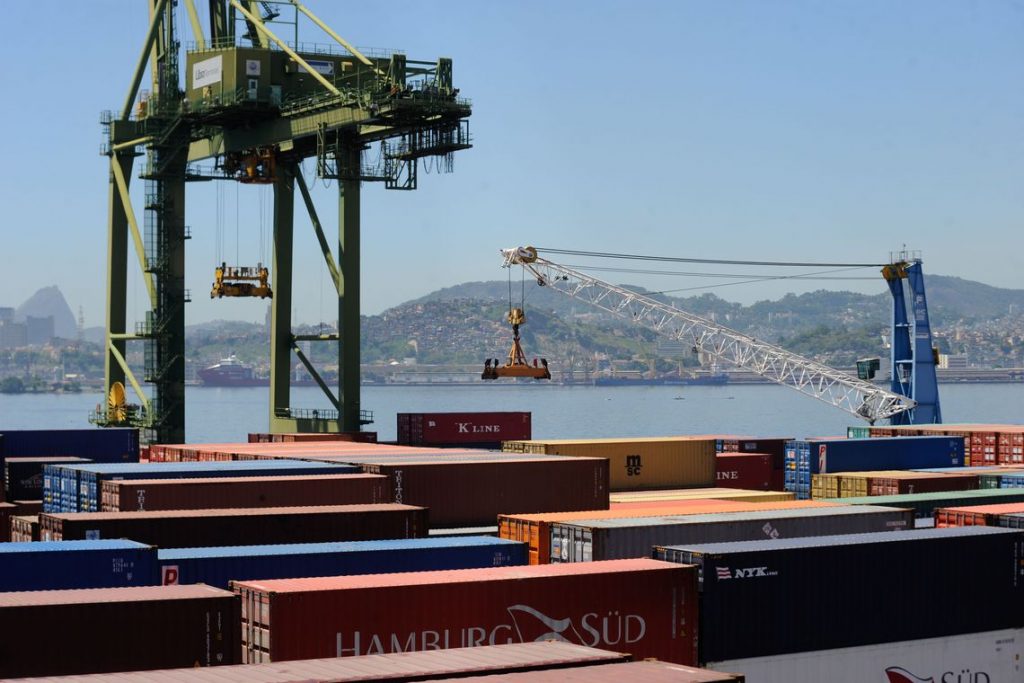 Brasil eleva em 9,5% comércio com EUA, mas diminui com outros países