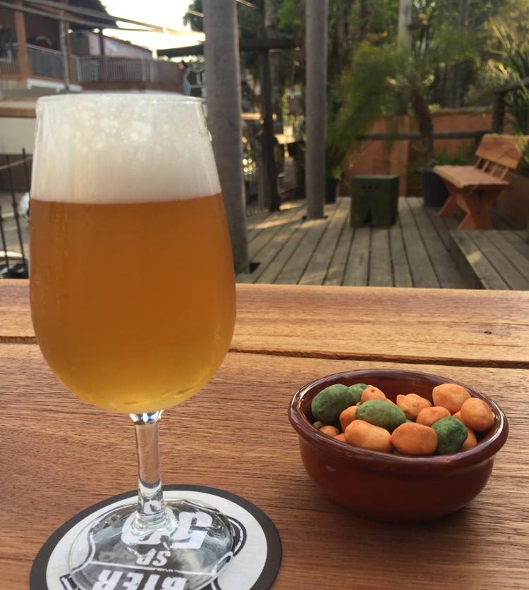 Produtores de bebidas artesanais se reúnem em espaço coletivo durante Viva Mantiqueira