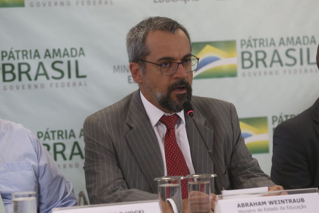 Capes vai ofertar 3,1 mil novas bolsas de estudo até 2020