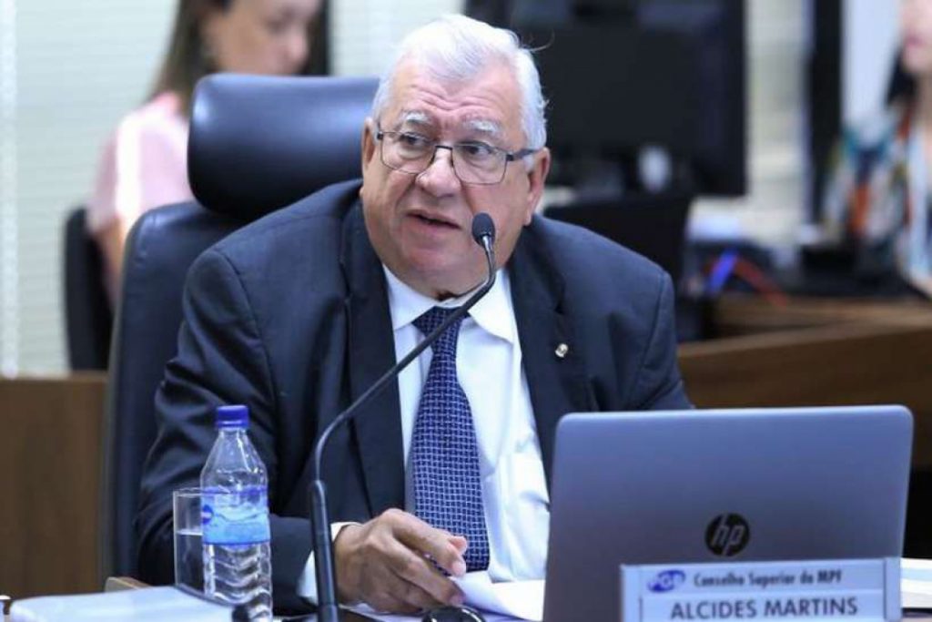 Alcides Martins assume PGR e anuncia retorno de membros da Lava Jato