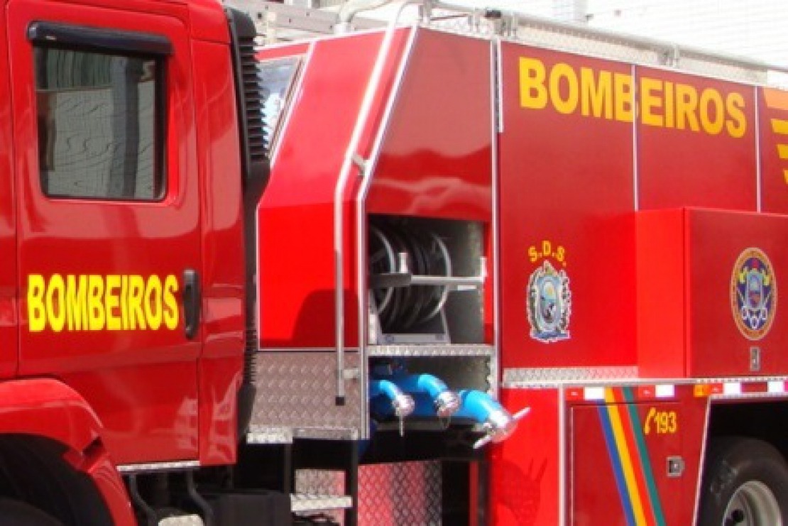 Homem morre após ser atingido por tora de madeira em São José