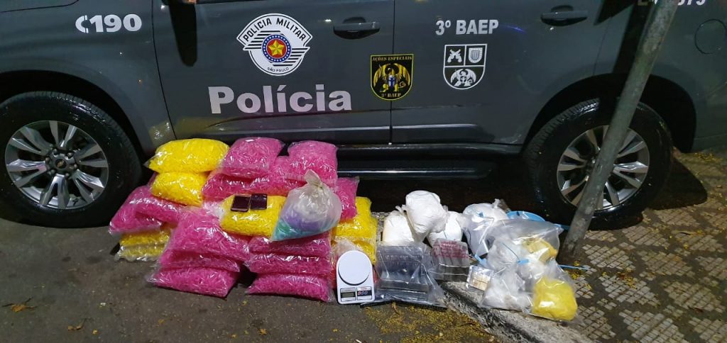 Casal é preso com mais de 15 quilos de drogas em Taubaté